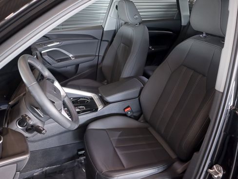 Certified 2025 Audi Q5 Premium w/ Convenience Package image 8