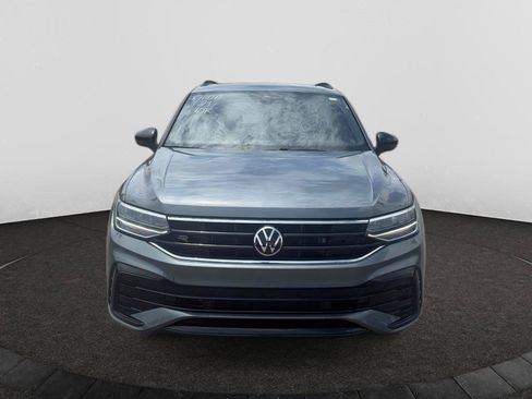Used 2023 Volkswagen Tiguan SE R-Line FWD image 2