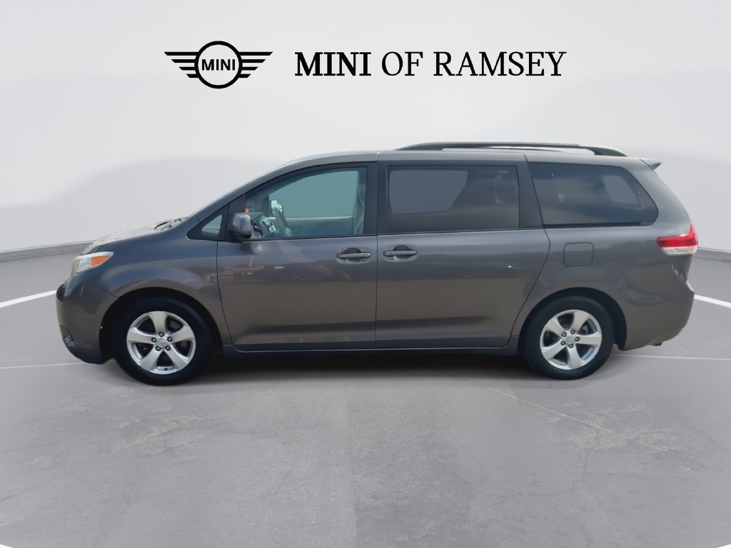 Used 2012 Toyota Sienna LE FWD image 5