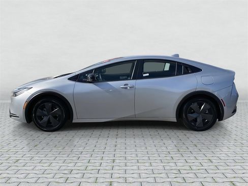 Certified 2025 Toyota Prius LE image 2