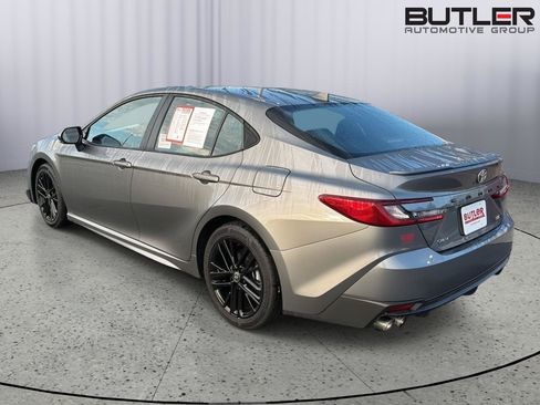 Certified 2025 Toyota Camry SE FWD image 4