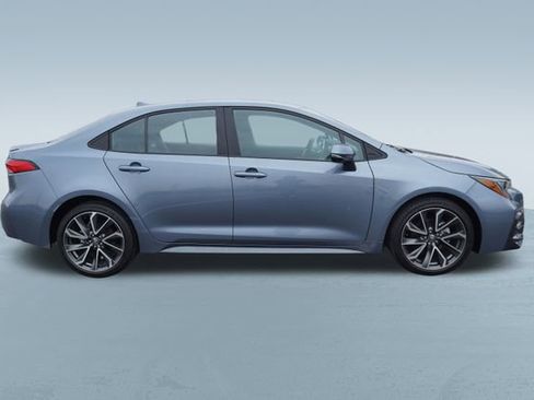 Used 2022 Toyota Corolla SE w/ Carpet Mat Package (TMS) image 9