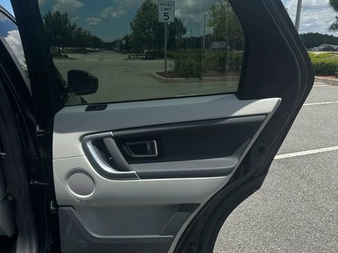 Used 2018 Land Rover Discovery Sport SE AWD/4WD image 14