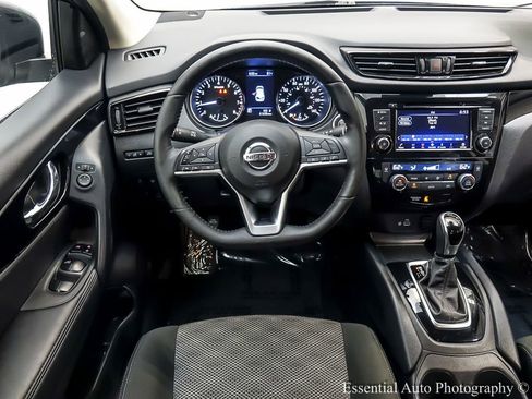 Used 2021 Nissan Rogue Sport SV image 13