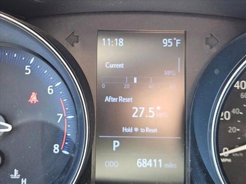 Used 2020 Toyota C-HR XLE FWD image 26