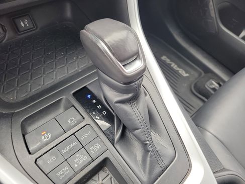 Used 2019 Toyota RAV4 XLE Premium image 39