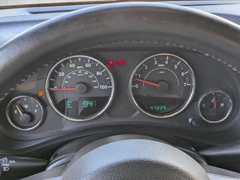 Used 2014 Jeep Wrangler Unlimited Sahara w/ Connectivity Group AWD/4WD image 11
