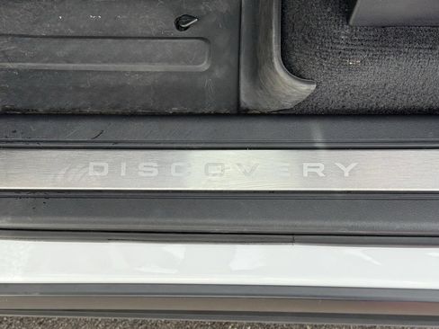 Certified 2025 Land Rover Discovery Dynamic SE image 13