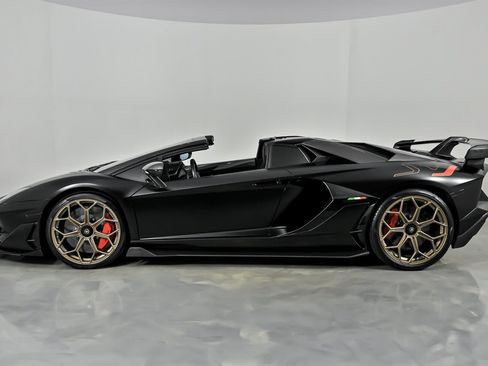 Used 2021 Lamborghini Aventador SVJ image 8