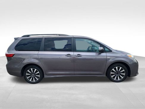 Used 2019 Toyota Sienna LE AWD/4WD image 10
