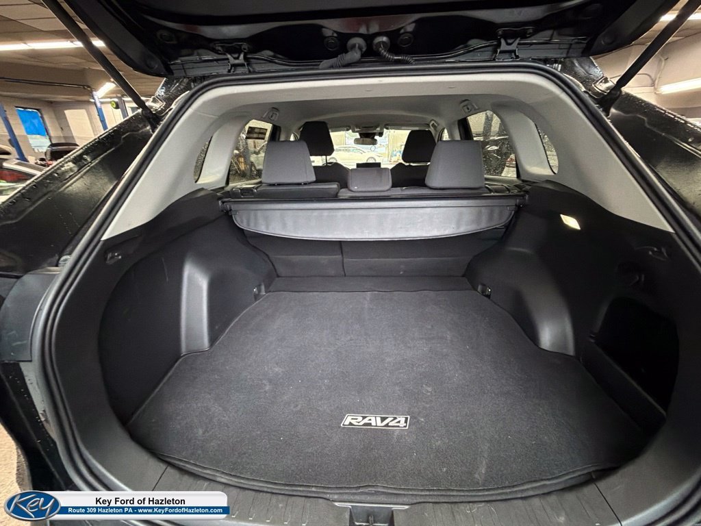 Used 2025 Toyota RAV4 XLE w/ Weather Package AWD/4WD image 9