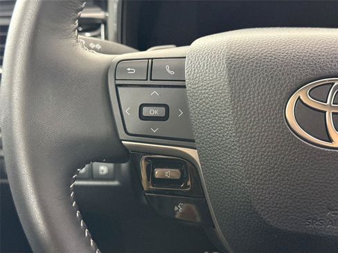 Used 2025 Toyota Camry SE FWD image 17