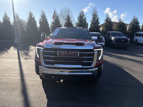 Used 2024 GMC Sierra 3500 SLE w/ SLE Convenience Package image 3