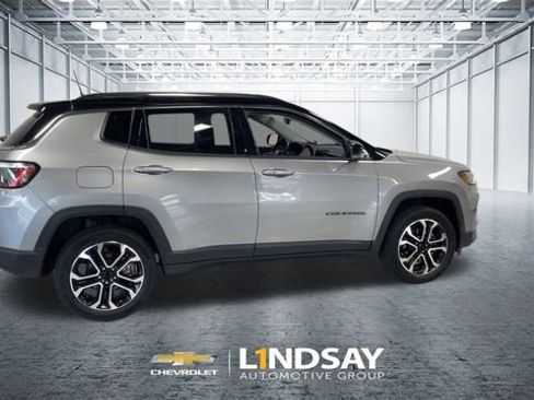 Used 2022 Jeep Compass Limited w/ Sun and Sound Group image 2