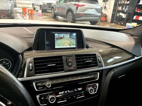 Used 2018 BMW 330i xDrive Sedan w/ Convenience Package image 19