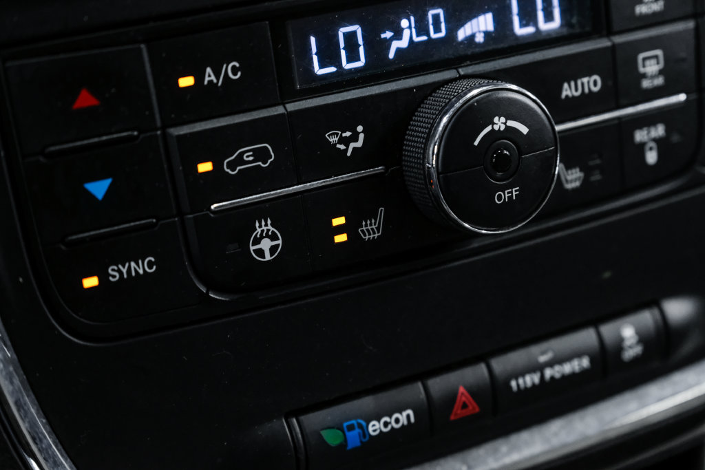 Used 2015 Chrysler Town & Country Touring w/ Driver Convenience Group FWD image 24