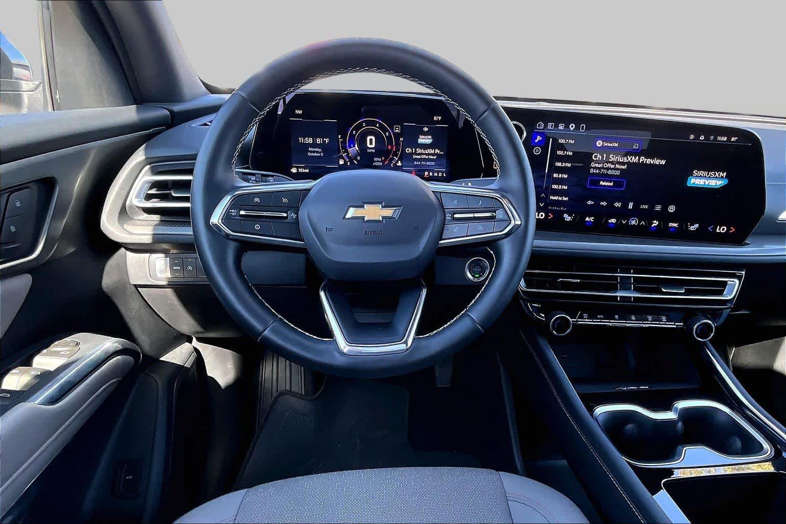 Used 2026 Chevrolet Traverse LT w/ Driver Confidence Package FWD image 6