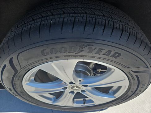 Used 2017 Mercedes-Benz GLC 300 w/ Premium 1 Package image 8