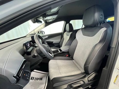 Used 2023 Volkswagen ID.4 Pro image 10