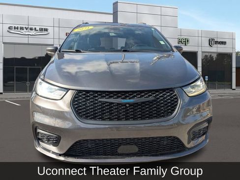 Used 2021 Chrysler Pacifica Touring-L w/ Uconnect Theater Family Group image 9