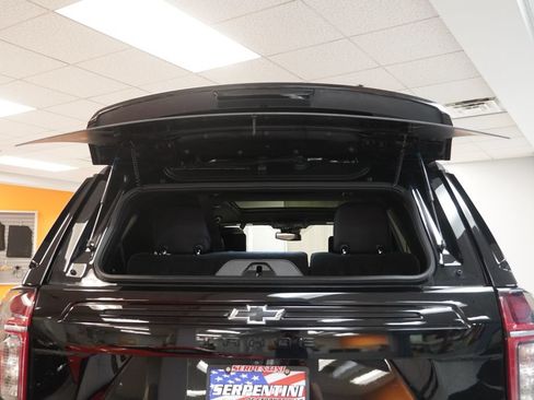 Used 2023 Chevrolet Tahoe Z71 w/ Luxury Package AWD/4WD image 10