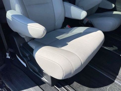 Used 2016 Toyota Sienna Limited Premium AWD/4WD image 36