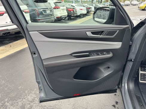 Used 2025 Volkswagen Atlas Peak Edition SE image 14