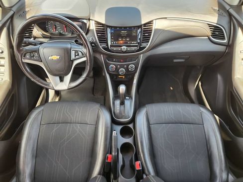 Used 2019 Chevrolet Trax LT w/ LT Convenience Package FWD image 26