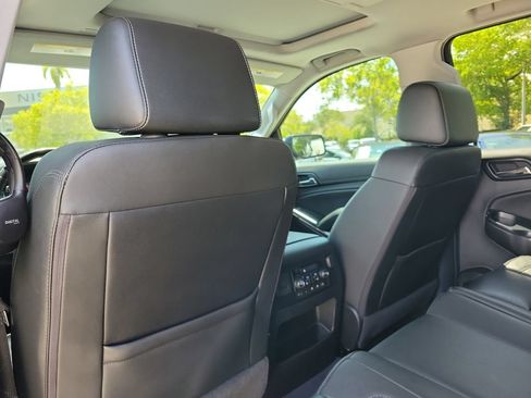 Used 2020 Chevrolet Suburban LT RWD image 16