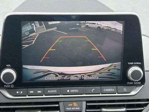 Used 2024 Nissan Altima 2.5 SV FWD image 13