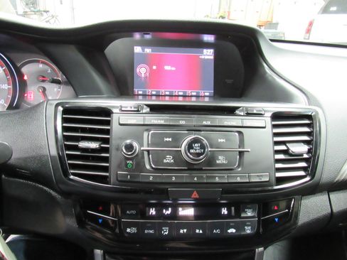 Used 2017 Honda Accord Sport Special Edition image 18