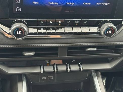 Used 2025 Chevrolet Colorado LT w/ Advanced Trailering Package AWD/4WD image 18