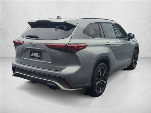 Used 2021 Toyota Highlander XSE FWD image 5