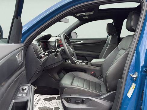 Used 2025 Volkswagen Atlas Cross Sport SEL R-Line image 23