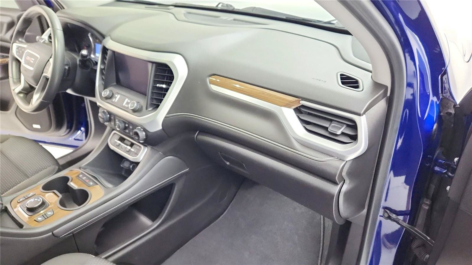 Used 2023 GMC Acadia SLE w/ Driver Convenience Package FWD image 25