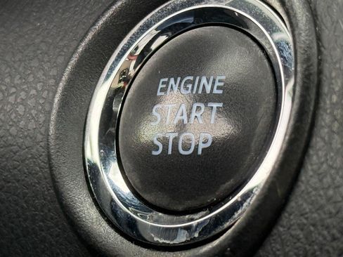 Used 2019 Toyota C-HR XLE FWD image 15