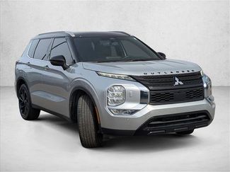 Used 2023 Mitsubishi Outlander SEL video 3