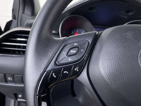 Used 2019 Toyota C-HR XLE FWD image 24