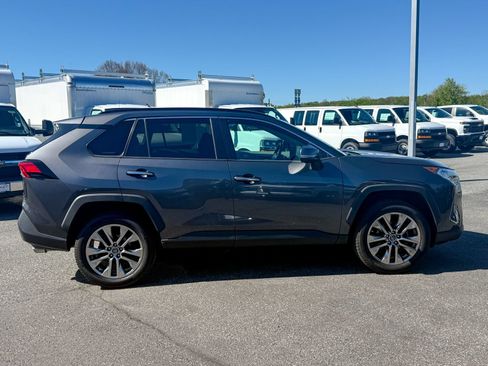 Used 2019 Toyota RAV4 Limited w/ Cold Weather Package AWD/4WD image 8