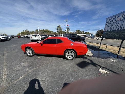 Used 2023 Dodge Challenger SXT image 9