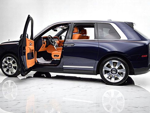 Used 2025 Rolls-Royce Cullinan AWD/4WD image 9