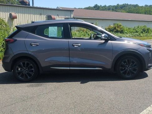 Used 2022 Chevrolet Bolt EUV Premier w/ Launch Edition FWD image 4