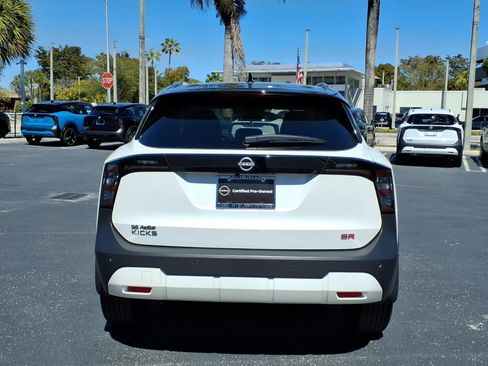 Certified 2025 Nissan Kicks SR image 13
