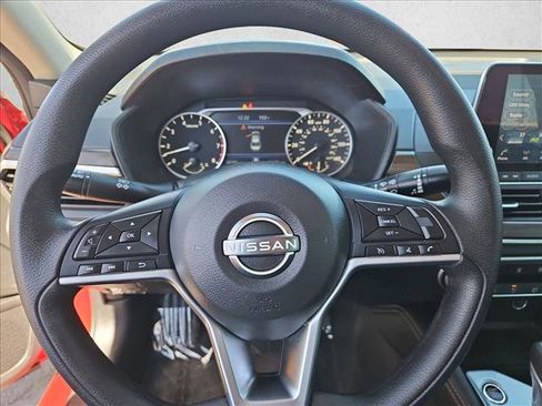 Used 2023 Nissan Altima 2.5 SV image 13