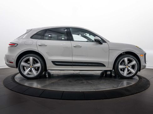 Certified 2026 Porsche Macan AWD/4WD image 8