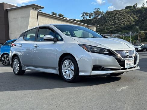 Used 2022 Nissan Leaf S image 4