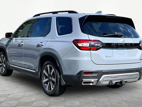 Used 2025 Honda Pilot Touring image 4