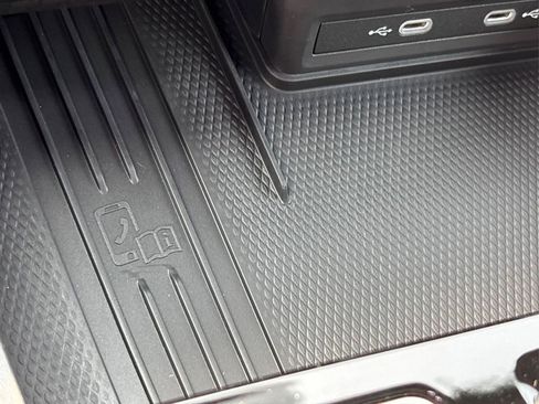 Used 2025 Volkswagen Atlas Cross Sport SE image 42