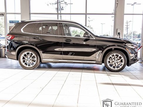 Used 2022 BMW X5 xDrive40i w/ Premium Package image 11