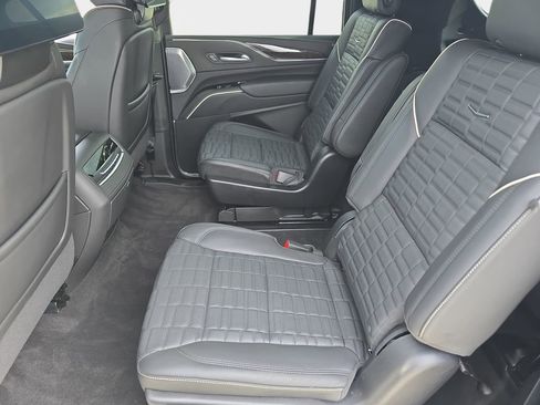 Used 2024 Cadillac Escalade ESV Sport Platinum w/ LPO, ONYX Package AWD/4WD image 19